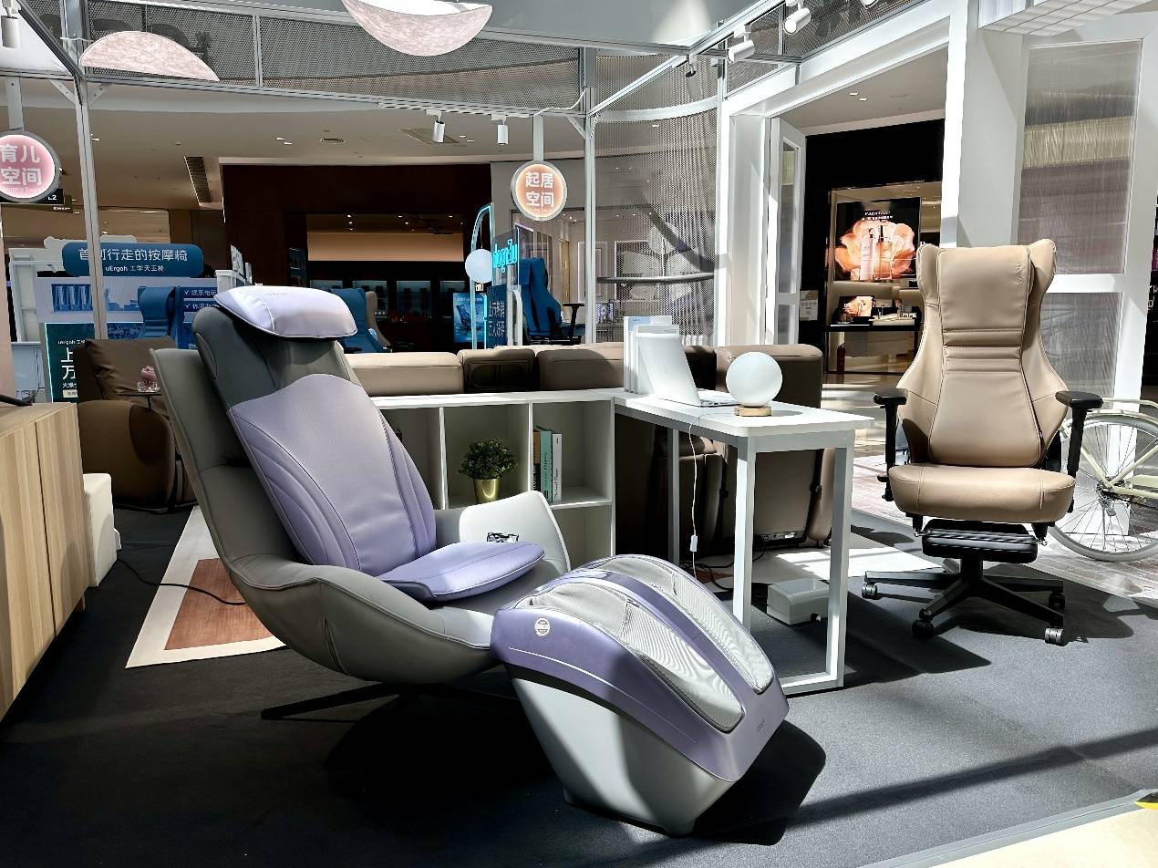 傲胜“uErgoh工学天王椅”海岸城巡展瓦力娱乐棋牌一把会按摩的办公椅?OSIM(图1) 傲胜“uErgoh工学天王椅”海岸城巡展瓦力娱乐棋牌一把会按摩的办公椅?OSIM(图1)
