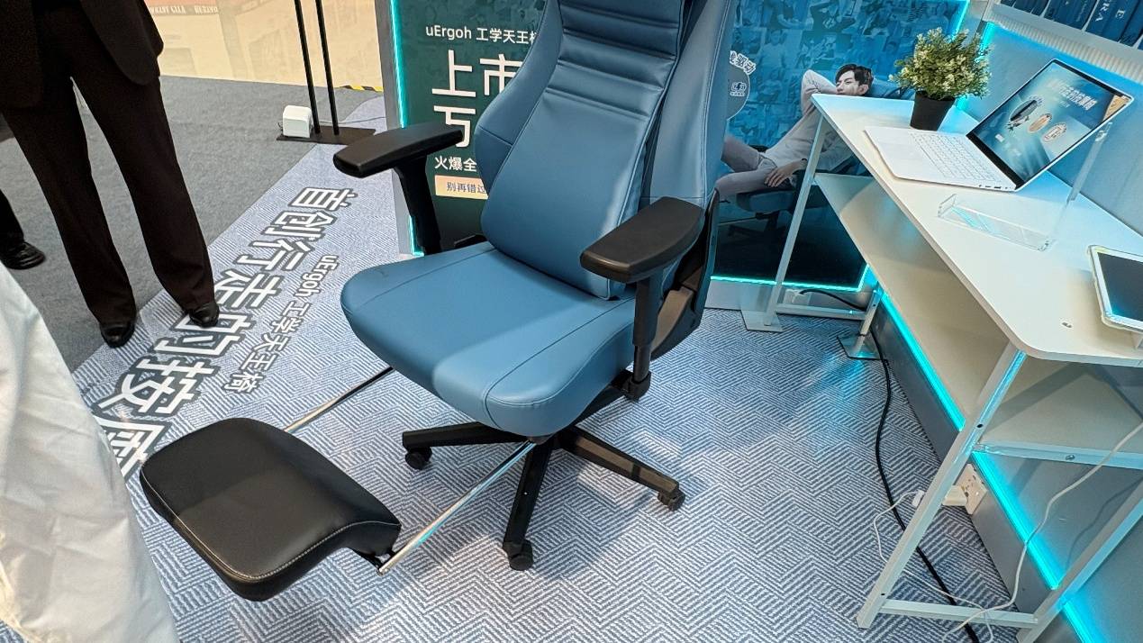 傲胜“uErgoh工学天王椅”海岸城巡展瓦力娱乐棋牌一把会按摩的办公椅?OSIM(图4) 傲胜“uErgoh工学天王椅”海岸城巡展瓦力娱乐棋牌一把会按摩的办公椅?OSIM(图4)