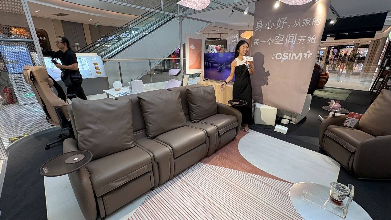 傲胜“uErgoh工学天王椅”海岸城巡展瓦力娱乐棋牌一把会按摩的办公椅?OSIM(图6) 傲胜“uErgoh工学天王椅”海岸城巡展瓦力娱乐棋牌一把会按摩的办公椅?OSIM(图6)